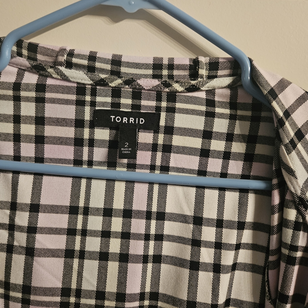 Torrid Black and White Plaid Top with Pinnkish Purple Accents